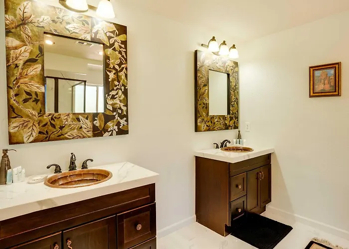 With Red Rock Views About 10 Mi To Uptown! Hotel 3*