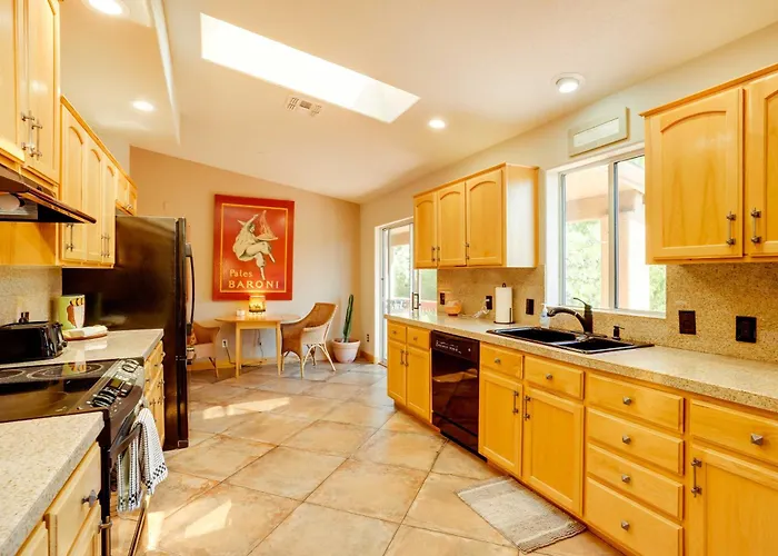 With Red Rock Views About 10 Mi To Uptown! Hotel 3*